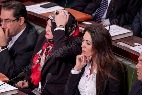 13 novembre 2019 : L’Assemblée des Représentants du Peuple a tenu ce mercredi sa première séance plénière de la nouvelle législature suite aux élections du 6 octobre sous la présidence du doyen des députés Rached Ghannouchi, président du parti Ennahdha et candidat à la présidence de l'ARP. Après des premiers échanges houleux, notamment de la députée Abir Moussi, les députés ont élu avec 123 voix sur 217 Rached Ghannouchi nouveau Président de l'ARP grâce au soutien de dernière minute du parti de Nabil Karoui, Qalb Tounes, malgré une campagne anti Ennahdha. Samira Chaouchi, députée du parti Qalb Tounes est ensuite élue vice présidente de l'ARP.