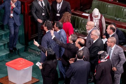 13 novembre 2019 : Abir et les députés de son parti. L’Assemblée des Représentants du Peuple a tenu ce mercredi sa première séance plénière de la nouvelle législature suite aux élections du 6 octobre sous la présidence du doyen des députés Rached Ghannouchi, président du parti Ennahdha et candidat à la présidence de l'ARP. Après des premiers échanges houleux, notamment de la députée Abir Moussi, les députés ont élu avec 123 voix sur 217 Rached Ghannouchi nouveau Président de l'ARP grâce au soutien de dernière minute du parti de Nabil Karoui, Qalb Tounes, malgré une campagne anti Ennahdha. Samira Chaouchi, députée du parti Qalb Tounes est ensuite élue vice présidente de l'ARP.