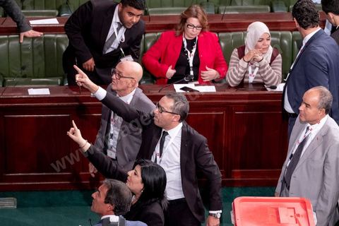 13 novembre 2019 : Abir et les députés de son parti. L’Assemblée des Représentants du Peuple a tenu ce mercredi sa première séance plénière de la nouvelle législature suite aux élections du 6 octobre sous la présidence du doyen des députés Rached Ghannouchi, président du parti Ennahdha et candidat à la présidence de l'ARP. Après des premiers échanges houleux, notamment de la députée Abir Moussi, les députés ont élu avec 123 voix sur 217 Rached Ghannouchi nouveau Président de l'ARP grâce au soutien de dernière minute du parti de Nabil Karoui, Qalb Tounes, malgré une campagne anti Ennahdha. Samira Chaouchi, députée du parti Qalb Tounes est ensuite élue vice présidente de l'ARP.