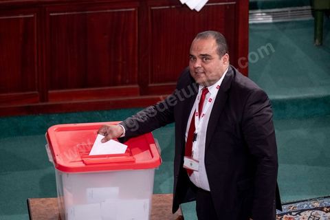 13 novembre 2019 : L’Assemblée des Représentants du Peuple a tenu ce mercredi sa première séance plénière de la nouvelle législature suite aux élections du 6 octobre sous la présidence du doyen des députés Rached Ghannouchi, président du parti Ennahdha et candidat à la présidence de l'ARP. Après des premiers échanges houleux, notamment de la députée Abir Moussi, les députés ont élu avec 123 voix sur 217 Rached Ghannouchi nouveau Président de l'ARP grâce au soutien de dernière minute du parti de Nabil Karoui, Qalb Tounes, malgré une campagne anti Ennahdha. Samira Chaouchi, députée du parti Qalb Tounes est ensuite élue vice présidente de l'ARP.