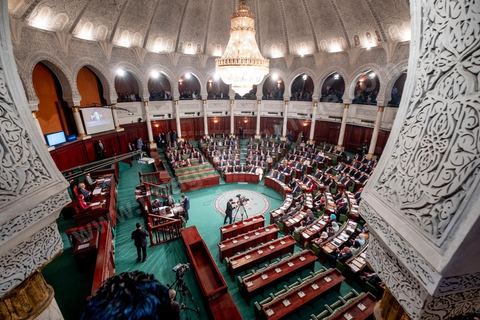 13 novembre 2019 : L’Assemblée des Représentants du Peuple a tenu ce mercredi sa première séance plénière de la nouvelle législature suite aux élections du 6 octobre sous la présidence du doyen des députés Rached Ghannouchi, président du parti Ennahdha et candidat à la présidence de l'ARP. Après des premiers échanges houleux, notamment de la députée Abir Moussi, les députés ont élu avec 123 voix sur 217 Rached Ghannouchi nouveau Président de l'ARP grâce au soutien de dernière minute du parti de Nabil Karoui, Qalb Tounes, malgré une campagne anti Ennahdha. Samira Chaouchi, députée du parti Qalb Tounes est ensuite élue vice présidente de l'ARP.