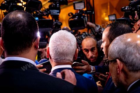 13 novembre 2019 : Déclaration presse de Rached Ghannouchi après son élection comme président de l'ARP. L’Assemblée des Représentants du Peuple a tenu ce mercredi sa première séance plénière de la nouvelle législature suite aux élections du 6 octobre sous la présidence du doyen des députés Rached Ghannouchi, président du parti Ennahdha et candidat à la présidence de l'ARP. Après des premiers échanges houleux, notamment de la députée Abir Moussi, les députés ont élu avec 123 voix sur 217 Rached Ghannouchi nouveau Président de l'ARP grâce au soutien de dernière minute du parti de Nabil Karoui, Qalb Tounes, malgré une campagne anti Ennahdha. Samira Chaouchi, députée du parti Qalb Tounes est ensuite élue vice présidente de l'ARP.