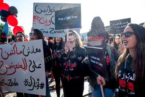 13 novembre 2019 : La Coalition "Ena Zeda" contre le harcèlement et les violences sexuels a organisé une manifestation devant l'assemblée à l’occasion de la séance plénière d’ouverture de la 2ème législature 2019-2024.Organisée sous le slogan « Ena Zeda : le harceleur ne légifère pas »,  la manifestation vise la dénonciation de la présence d’un député à l’ARP (Assemblée des Représenatnts du Peuple), accusé de harcèlement sexuel. Il s’agit en l’occurrence de Zouheir Makhlouf qui jouit ainsi de l’immunité parlementaire après avoir prêté serment ce jour à l’ARP. Nawrez Ellafi, représentante de la coalition décalre que cette affaire a permis à plusieurs victimes tunisiennes de briser le silence et de dénoncer les harceleurs à travers la campagne « Ena Zeda » sur les réseaux sociaux.