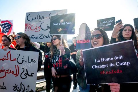 13 novembre 2019 : La Coalition "Ena Zeda" contre le harcèlement et les violences sexuels a organisé une manifestation devant l'assemblée à l’occasion de la séance plénière d’ouverture de la 2ème législature 2019-2024.Organisée sous le slogan « Ena Zeda : le harceleur ne légifère pas »,  la manifestation vise la dénonciation de la présence d’un député à l’ARP (Assemblée des Représenatnts du Peuple), accusé de harcèlement sexuel. Il s’agit en l’occurrence de Zouheir Makhlouf qui jouit ainsi de l’immunité parlementaire après avoir prêté serment ce jour à l’ARP. Nawrez Ellafi, représentante de la coalition décalre que cette affaire a permis à plusieurs victimes tunisiennes de briser le silence et de dénoncer les harceleurs à travers la campagne « Ena Zeda » sur les réseaux sociaux.