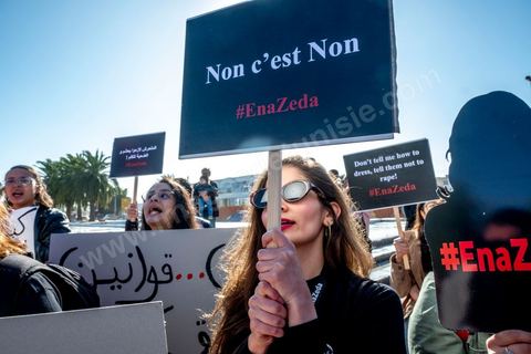 13 novembre 2019 : La Coalition "Ena Zeda" contre le harcèlement et les violences sexuels a organisé une manifestation devant l'assemblée à l’occasion de la séance plénière d’ouverture de la 2ème législature 2019-2024.Organisée sous le slogan « Ena Zeda : le harceleur ne légifère pas »,  la manifestation vise la dénonciation de la présence d’un député à l’ARP (Assemblée des Représenatnts du Peuple), accusé de harcèlement sexuel. Il s’agit en l’occurrence de Zouheir Makhlouf qui jouit ainsi de l’immunité parlementaire après avoir prêté serment ce jour à l’ARP. Nawrez Ellafi, représentante de la coalition décalre que cette affaire a permis à plusieurs victimes tunisiennes de briser le silence et de dénoncer les harceleurs à travers la campagne « Ena Zeda » sur les réseaux sociaux.