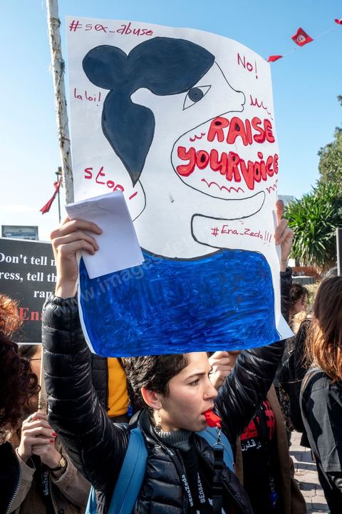 13 novembre 2019 : La Coalition "Ena Zeda" contre le harcèlement et les violences sexuels a organisé une manifestation devant l'assemblée à l’occasion de la séance plénière d’ouverture de la 2ème législature 2019-2024.Organisée sous le slogan « Ena Zeda : le harceleur ne légifère pas »,  la manifestation vise la dénonciation de la présence d’un député à l’ARP (Assemblée des Représenatnts du Peuple), accusé de harcèlement sexuel. Il s’agit en l’occurrence de Zouheir Makhlouf qui jouit ainsi de l’immunité parlementaire après avoir prêté serment ce jour à l’ARP. Nawrez Ellafi, représentante de la coalition décalre que cette affaire a permis à plusieurs victimes tunisiennes de briser le silence et de dénoncer les harceleurs à travers la campagne « Ena Zeda » sur les réseaux sociaux.