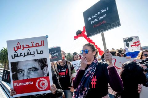 13 novembre 2019 : La Coalition "Ena Zeda" contre le harcèlement et les violences sexuels a organisé une manifestation devant l'assemblée à l’occasion de la séance plénière d’ouverture de la 2ème législature 2019-2024.Organisée sous le slogan « Ena Zeda : le harceleur ne légifère pas »,  la manifestation vise la dénonciation de la présence d’un député à l’ARP (Assemblée des Représenatnts du Peuple), accusé de harcèlement sexuel. Il s’agit en l’occurrence de Zouheir Makhlouf qui jouit ainsi de l’immunité parlementaire après avoir prêté serment ce jour à l’ARP. Nawrez Ellafi, représentante de la coalition décalre que cette affaire a permis à plusieurs victimes tunisiennes de briser le silence et de dénoncer les harceleurs à travers la campagne « Ena Zeda » sur les réseaux sociaux.