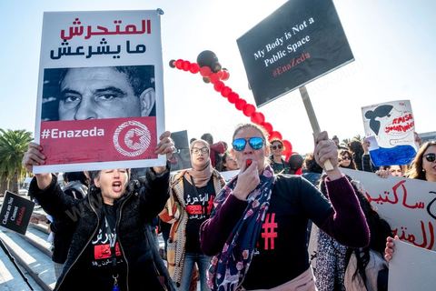 13 novembre 2019 : La Coalition "Ena Zeda" contre le harcèlement et les violences sexuels a organisé une manifestation devant l'assemblée à l’occasion de la séance plénière d’ouverture de la 2ème législature 2019-2024.Organisée sous le slogan « Ena Zeda : le harceleur ne légifère pas »,  la manifestation vise la dénonciation de la présence d’un député à l’ARP (Assemblée des Représenatnts du Peuple), accusé de harcèlement sexuel. Il s’agit en l’occurrence de Zouheir Makhlouf qui jouit ainsi de l’immunité parlementaire après avoir prêté serment ce jour à l’ARP. Nawrez Ellafi, représentante de la coalition décalre que cette affaire a permis à plusieurs victimes tunisiennes de briser le silence et de dénoncer les harceleurs à travers la campagne « Ena Zeda » sur les réseaux sociaux.