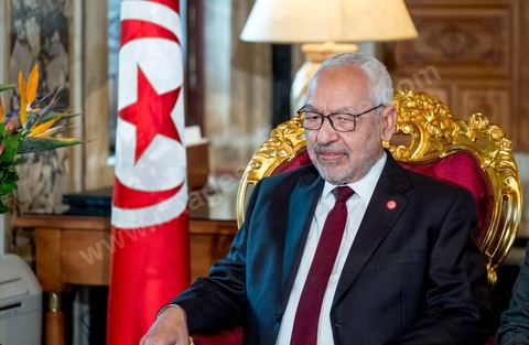 9 janvier 2020 : Mandaté par le président Emmanuel Macron, le ministre français des Affaires étrangères, Jean-Yves Le Drian, est ce jeudi 8 janvier à Tunis pour une brève visite au cours de laquelle il a été reçu par le président de la République, Kais Saied, rencontre fermée à la presse. Puis une rencontre avec le Président de l'ARP Rached Ghannouchi dans son bureau au parlement. la visite de M. Le Drian entre dans une tournée dans les pays de la région, la situation en Libye et les perspectives de la sortie de crise, à la lumière des récents développements est sans aucun doute au cœur des entretiens.