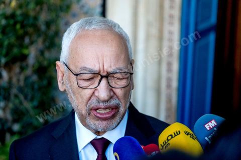 9 janvier 2020 : Mandaté par le président Emmanuel Macron, le ministre français des Affaires étrangères, Jean-Yves Le Drian, est ce jeudi 8 janvier à Tunis pour une brève visite au cours de laquelle il a été reçu par le président de la République, Kais Saied, rencontre fermée à la presse. Puis une rencontre avec le Président de l'ARP Rached Ghannouchi dans son bureau au parlement. la visite de M. Le Drian entre dans une tournée dans les pays de la région, la situation en Libye et les perspectives de la sortie de crise, à la lumière des récents développements est sans aucun doute au cœur des entretiens.
