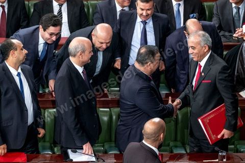 10 janvier 2020 : après près de 2 mois de tractactions pour la formation du gouvernement de Habib Jemli, le Premier Ministre proposé par Ennahdha présente aujourd'hui à l'Assemblée (ARP) son gouvernement et programme pour le vote de confiance. Dans une atmosphère tendue, les bruits de couloirs annoncent l'échec du vote prévu dans la soirée. En cas de rejet, ce sera à Kais Saied, Président de la République de proposer un candidat à la Présidence du gouvernement qui aura deux mois de plus pour former et obtenir le vote de confiance de son gouvernement à l'ARP.