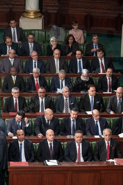 10 janvier 2020 : après près de 2 mois de tractactions pour la formation du gouvernement de Habib Jemli, le Premier Ministre proposé par Ennahdha présente aujourd'hui à l'Assemblée (ARP) son gouvernement et programme pour le vote de confiance. Dans une atmosphère tendue, les bruits de couloirs annoncent l'échec du vote prévu dans la soirée. En cas de rejet, ce sera à Kais Saied, Président de la République de proposer un candidat à la Présidence du gouvernement qui aura deux mois de plus pour former et obtenir le vote de confiance de son gouvernement à l'ARP.