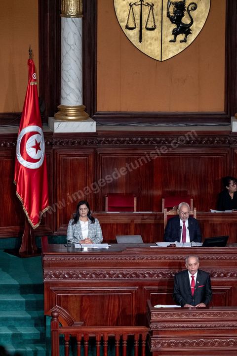 10 janvier 2020 : après près de 2 mois de tractactions pour la formation du gouvernement de Habib Jemli, le Premier Ministre proposé par Ennahdha présente aujourd'hui à l'Assemblée (ARP) son gouvernement et programme pour le vote de confiance. Dans une atmosphère tendue, les bruits de couloirs annoncent l'échec du vote prévu dans la soirée. En cas de rejet, ce sera à Kais Saied, Président de la République de proposer un candidat à la Présidence du gouvernement qui aura deux mois de plus pour former et obtenir le vote de confiance de son gouvernement à l'ARP.