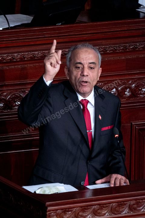 10 janvier 2020 : après près de 2 mois de tractactions pour la formation du gouvernement de Habib Jemli, le Premier Ministre proposé par Ennahdha présente aujourd'hui à l'Assemblée (ARP) son gouvernement et programme pour le vote de confiance. Dans une atmosphère tendue, les bruits de couloirs annoncent l'échec du vote prévu dans la soirée. En cas de rejet, ce sera à Kais Saied, Président de la République de proposer un candidat à la Présidence du gouvernement qui aura deux mois de plus pour former et obtenir le vote de confiance de son gouvernement à l'ARP.