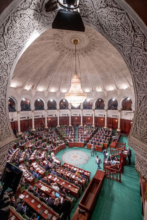 10 janvier 2020 : après près de 2 mois de tractactions pour la formation du gouvernement de Habib Jemli, le Premier Ministre proposé par Ennahdha présente aujourd'hui à l'Assemblée (ARP) son gouvernement et programme pour le vote de confiance. Dans une atmosphère tendue, les bruits de couloirs annoncent l'échec du vote prévu dans la soirée. En cas de rejet, ce sera à Kais Saied, Président de la République de proposer un candidat à la Présidence du gouvernement qui aura deux mois de plus pour former et obtenir le vote de confiance de son gouvernement à l'ARP.