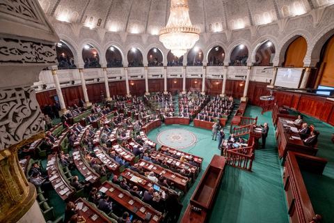 10 janvier 2020 : après près de 2 mois de tractactions pour la formation du gouvernement de Habib Jemli, le Premier Ministre proposé par Ennahdha présente aujourd'hui à l'Assemblée (ARP) son gouvernement et programme pour le vote de confiance. Dans une atmosphère tendue, les bruits de couloirs annoncent l'échec du vote prévu dans la soirée. En cas de rejet, ce sera à Kais Saied, Président de la République de proposer un candidat à la Présidence du gouvernement qui aura deux mois de plus pour former et obtenir le vote de confiance de son gouvernement à l'ARP.