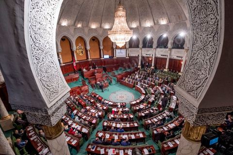 10 janvier 2020 : après près de 2 mois de tractactions pour la formation du gouvernement de Habib Jemli, le Premier Ministre proposé par Ennahdha présente aujourd'hui à l'Assemblée (ARP) son gouvernement et programme pour le vote de confiance. Dans une atmosphère tendue, les bruits de couloirs annoncent l'échec du vote prévu dans la soirée. En cas de rejet, ce sera à Kais Saied, Président de la République de proposer un candidat à la Présidence du gouvernement qui aura deux mois de plus pour former et obtenir le vote de confiance de son gouvernement à l'ARP.