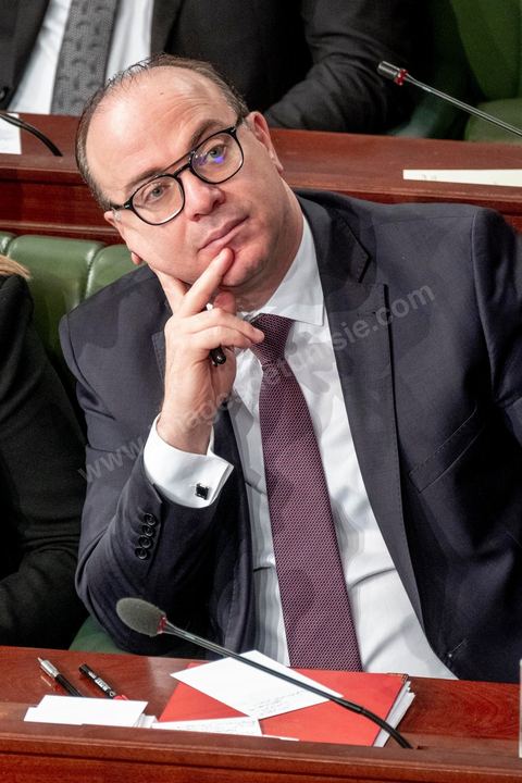 26 février 2020 : Elyes Fakhfakh devant l'ARP lors du vote de confiance du gouvernement de Elyes Fakhfakh, Premier ministre proposé par le président Kais Saied, à l'assemblée des Représentants du Peuple. Après la présentation des membres du gouvernement, le premier ministre nommé présente son programme pour le vote de confiance qui doit avoir lieu dasn la soirée après les questions des parlementaires. 