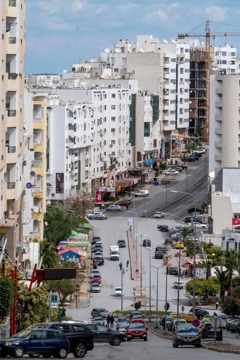 26 mars 2020 : à Ennasr, quartier résidentiel de Tunis, le matin les artères restent animés malgré le confinement imposé du au Covid19. 