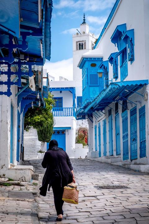27 mars 2020 : le village touristique de Sidi Bou Saïd pendant le confinement général du au Covid19. D'habitude rempli de tunisiens et de touristes le village est déserté, suels quelmques habitants circulent pour faire leurs courses. 