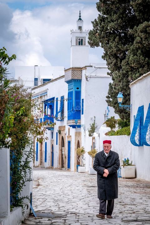 27 mars 2020 : le village touristique de Sidi Bou Saïd pendant le confinement général du au Covid19. D'habitude rempli de tunisiens et de touristes le village est déserté, suels quelmques habitants circulent pour faire leurs courses. 