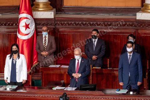 1er septembre 2020 : Hichem Mechichi devant l'ARP lors du vote de confiance du gouvernement de Hichem Mechichi, Premier ministre proposé par le président Kais Saied suite à la démission de Elyes Fakhfakh demandé un mois plus tot par le Président, à l'assemblée des Représentants du Peuple. Après la présentation des membres du gouvernement, le premier ministre nommé présente son programme pour le vote de confiance qui doit avoir lieu dans la soirée après les questions des parlementaires. 