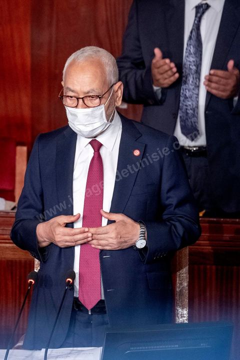 1er septembre 2020 : Hichem Mechichi devant l'ARP lors du vote de confiance du gouvernement de Hichem Mechichi, Premier ministre proposé par le président Kais Saied suite à la démission de Elyes Fakhfakh demandé un mois plus tot par le Président, à l'assemblée des Représentants du Peuple. Après la présentation des membres du gouvernement, le premier ministre nommé présente son programme pour le vote de confiance qui doit avoir lieu dans la soirée après les questions des parlementaires. 