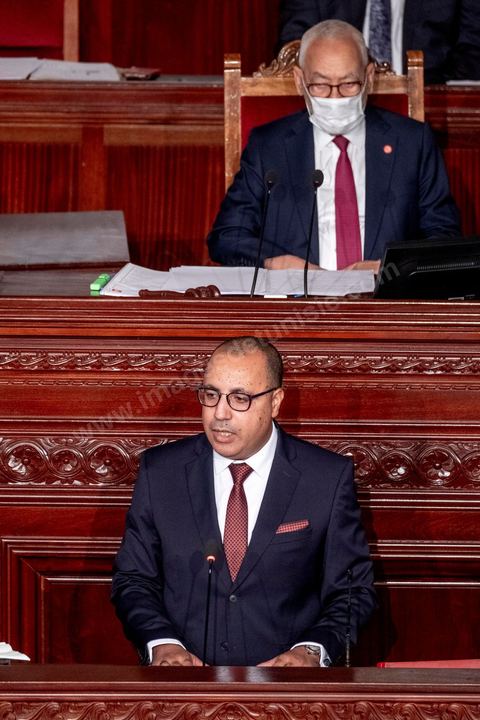 1er septembre 2020 : Hichem Mechichi devant l'ARP lors du vote de confiance du gouvernement de Hichem Mechichi, Premier ministre proposé par le président Kais Saied suite à la démission de Elyes Fakhfakh demandé un mois plus tot par le Président, à l'assemblée des Représentants du Peuple. Après la présentation des membres du gouvernement, le premier ministre nommé présente son programme pour le vote de confiance qui doit avoir lieu dans la soirée après les questions des parlementaires. 