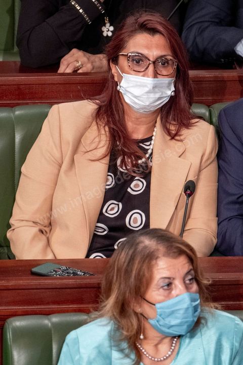 1er septembre 2020 : Hichem Mechichi devant l'ARP lors du vote de confiance du gouvernement de Hichem Mechichi, Premier ministre proposé par le président Kais Saied suite à la démission de Elyes Fakhfakh demandé un mois plus tot par le Président, à l'assemblée des Représentants du Peuple. Après la présentation des membres du gouvernement, le premier ministre nommé présente son programme pour le vote de confiance qui doit avoir lieu dans la soirée après les questions des parlementaires. 