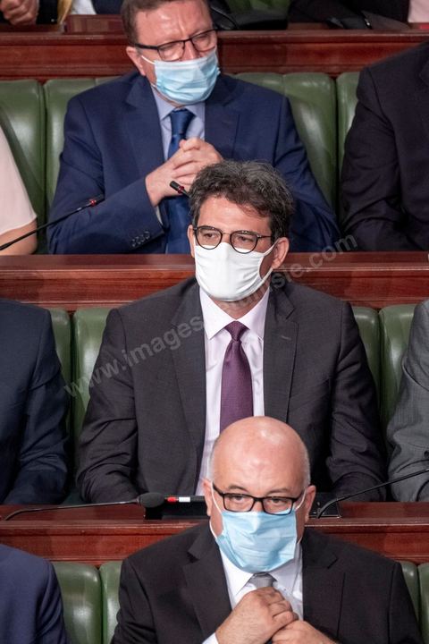 1er septembre 2020 : Hichem Mechichi devant l'ARP lors du vote de confiance du gouvernement de Hichem Mechichi, Premier ministre proposé par le président Kais Saied suite à la démission de Elyes Fakhfakh demandé un mois plus tot par le Président, à l'assemblée des Représentants du Peuple. Après la présentation des membres du gouvernement, le premier ministre nommé présente son programme pour le vote de confiance qui doit avoir lieu dans la soirée après les questions des parlementaires. 
