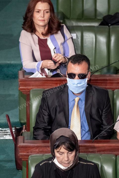 1er septembre 2020 : Hichem Mechichi devant l'ARP lors du vote de confiance du gouvernement de Hichem Mechichi, Premier ministre proposé par le président Kais Saied suite à la démission de Elyes Fakhfakh demandé un mois plus tot par le Président, à l'assemblée des Représentants du Peuple. Après la présentation des membres du gouvernement, le premier ministre nommé présente son programme pour le vote de confiance qui doit avoir lieu dans la soirée après les questions des parlementaires. 