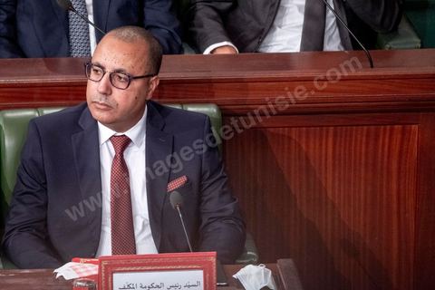 1er septembre 2020 : Hichem Mechichi devant l'ARP lors du vote de confiance du gouvernement de Hichem Mechichi, Premier ministre proposé par le président Kais Saied suite à la démission de Elyes Fakhfakh demandé un mois plus tot par le Président, à l'assemblée des Représentants du Peuple. Après la présentation des membres du gouvernement, le premier ministre nommé présente son programme pour le vote de confiance qui doit avoir lieu dans la soirée après les questions des parlementaires. 
