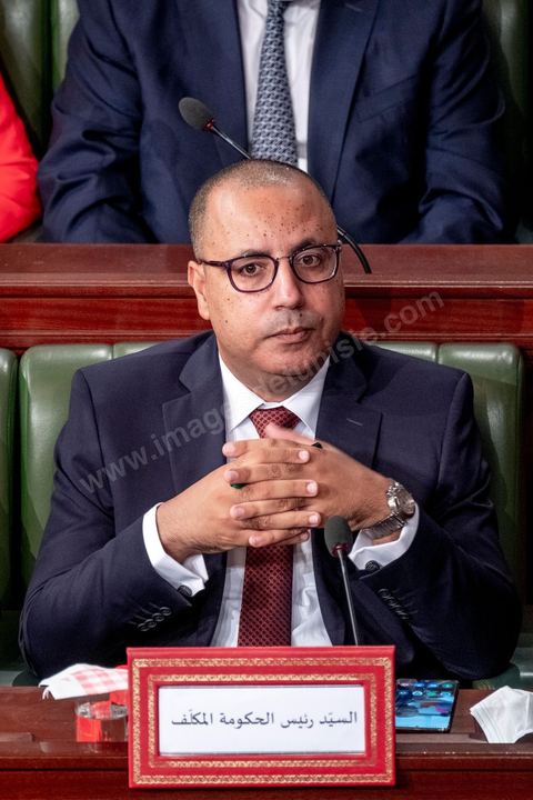 1er septembre 2020 : Hichem Mechichi devant l'ARP lors du vote de confiance du gouvernement de Hichem Mechichi, Premier ministre proposé par le président Kais Saied suite à la démission de Elyes Fakhfakh demandé un mois plus tot par le Président, à l'assemblée des Représentants du Peuple. Après la présentation des membres du gouvernement, le premier ministre nommé présente son programme pour le vote de confiance qui doit avoir lieu dans la soirée après les questions des parlementaires. 