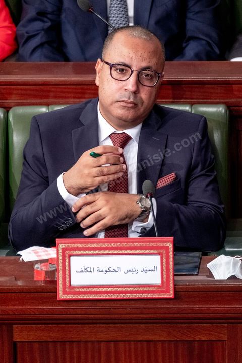 1er septembre 2020 : Hichem Mechichi devant l'ARP lors du vote de confiance du gouvernement de Hichem Mechichi, Premier ministre proposé par le président Kais Saied suite à la démission de Elyes Fakhfakh demandé un mois plus tot par le Président, à l'assemblée des Représentants du Peuple. Après la présentation des membres du gouvernement, le premier ministre nommé présente son programme pour le vote de confiance qui doit avoir lieu dans la soirée après les questions des parlementaires. 