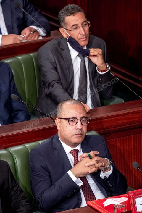 1er septembre 2020 : Hichem Mechichi devant l'ARP lors du vote de confiance du gouvernement de Hichem Mechichi, Premier ministre proposé par le président Kais Saied suite à la démission de Elyes Fakhfakh demandé un mois plus tot par le Président, à l'assemblée des Représentants du Peuple. Après la présentation des membres du gouvernement, le premier ministre nommé présente son programme pour le vote de confiance qui doit avoir lieu dans la soirée après les questions des parlementaires. 