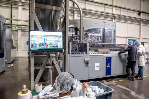 Dans la zone industrielle au nord de Sidi bouzid,  l'usine de lait Délice Danone, reste l'une des rares implantations après la révolution. Sidi Bouzid, 10 ans après la révolution le bilan. Il y a 10 ans, le 17 décembre 2010, Mohamed Bouazizi, jeune chomeur, vendeur ambulant de légumes, s'immolait devant le gouvernorat au centre ville. Ce fut le début des manifestations des syndicalistes en région, le début de la révolution tunisienne qui aboutira le 14 janvier 2011 au départ du président dictateur Ben Ali et de sa famille. "Travail, Liberté et Dignité", ces trois mots du slogan des révolutionnaires de 2010 sont encore et toujours aujourd'hui scandés dans les rues de Tunisie. 