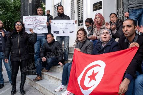 2 décembre 2020 : depuis 6 mois que persiste le sitin ouvert des diplomés docteurs devant le siège du ministère de l’Enseignement supérieur et de la Recherche scientifique rien de nouveau pour leurs révendications. Le Groupe national des docteurs sans emploi demande l’embauche de tous les docteurs chômeurs dans les unités de recherches, établissements universitaires et administrations.