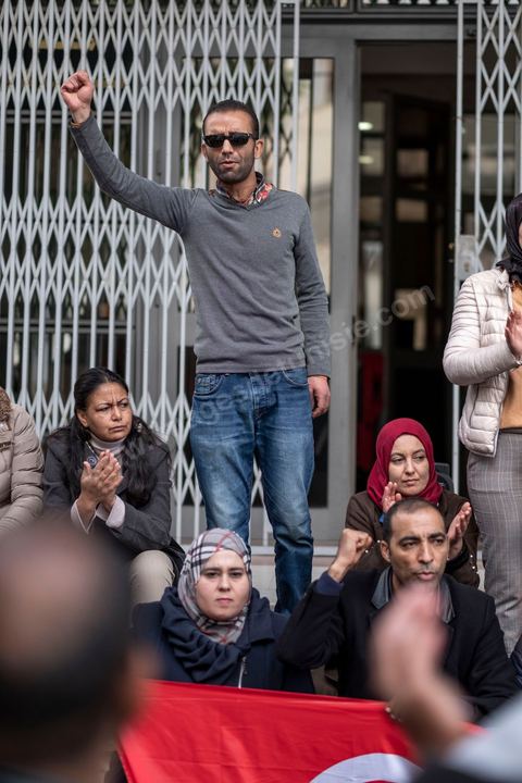 2 décembre 2020 : depuis 6 mois que persiste le sitin ouvert des diplomés docteurs devant le siège du ministère de l’Enseignement supérieur et de la Recherche scientifique rien de nouveau pour leurs révendications. Le Groupe national des docteurs sans emploi demande l’embauche de tous les docteurs chômeurs dans les unités de recherches, établissements universitaires et administrations.