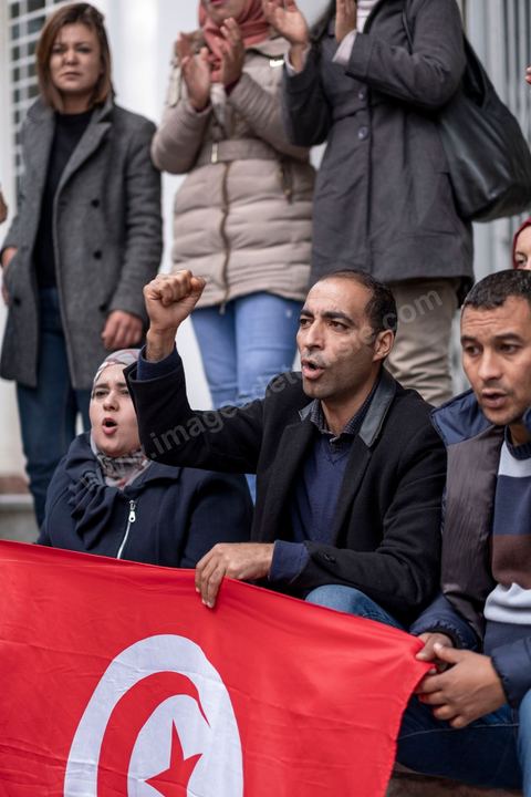 2 décembre 2020 : depuis 6 mois que persiste le sitin ouvert des diplomés docteurs devant le siège du ministère de l’Enseignement supérieur et de la Recherche scientifique rien de nouveau pour leurs révendications. Le Groupe national des docteurs sans emploi demande l’embauche de tous les docteurs chômeurs dans les unités de recherches, établissements universitaires et administrations.