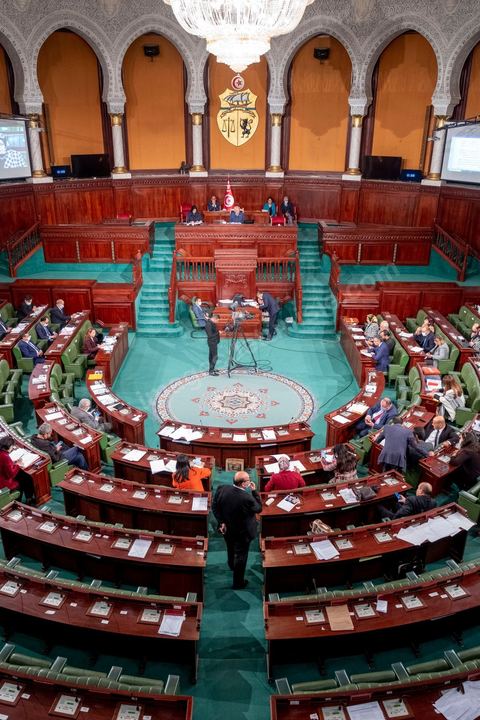 2 décembre 2020 : à l'Assemblée des Représentants du Peuple (ARP) jour de débat du projet de loi de finance, budget du Ministère de l'agriculture pour 2021, seul une trentaine (sur 217) députés présents. Séance présidée par Rached Ghannouchi Président de l'ARP et du parti islamiste Ennahdha. 