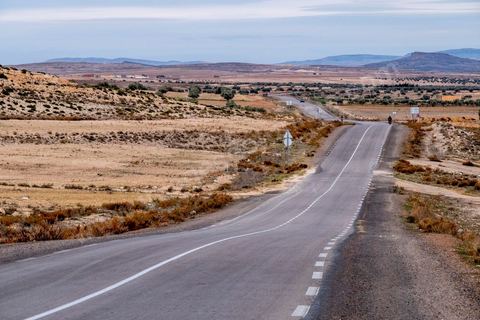 10 décembre 2020 : la route menant à Haidra traverse des paysages agricole, blé, oliviers et élevages sont les activités agricoles de cette région d'altitude. 