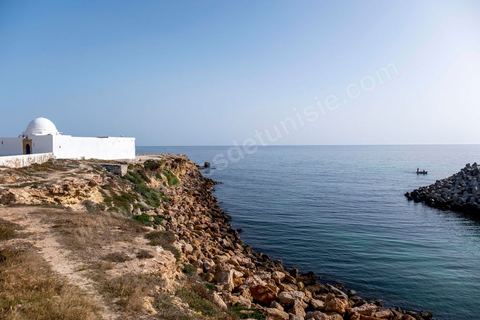 la corniche de Monastir avec son marabout