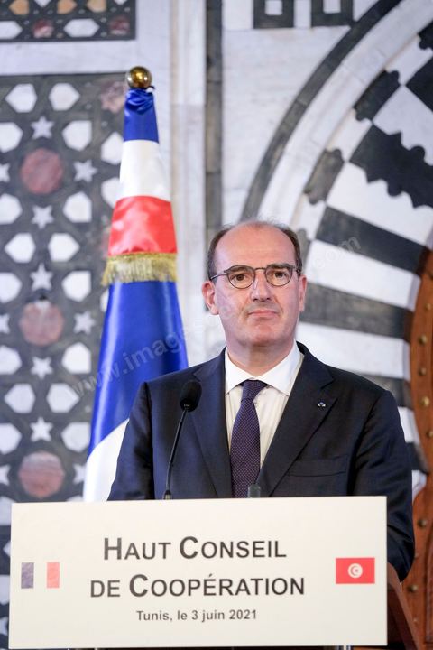 3 juin 2021 : Signateure contrats et déclaration presse lors de la rencontre entre Hichem Mechichi, chef du gouvernement tunisien et Jean CASTEX, Premier ministre, dans le cadre de sa visite à Tunis à l’occasion du 3ème Haut Conseil de Coopération franco-tunisien, accompagné de M. Jean-Yves LE DRIAN, ministre de l'Europe et des Affaires étrangères, de Mme Frédérique VIDAL, ministre de l'Enseignement supérieur, de la Recherche et de l'Innovation, de M. Jean-Baptiste DJEBBARI, ministre délégué auprès de la ministre de la Transition écologique, chargé des Transports, de M. Alain GRISET, ministre délégué auprès du ministre de l’Économie, des Finances et de la Relance, chargé des Petites et Moyennes Entreprises. POOL
