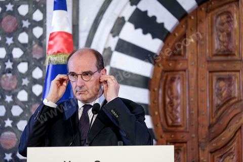 3 juin 2021 : Signateure contrats et déclaration presse lors de la rencontre entre Hichem Mechichi, chef du gouvernement tunisien et Jean CASTEX, Premier ministre, dans le cadre de sa visite à Tunis à l’occasion du 3ème Haut Conseil de Coopération franco-tunisien, accompagné de M. Jean-Yves LE DRIAN, ministre de l'Europe et des Affaires étrangères, de Mme Frédérique VIDAL, ministre de l'Enseignement supérieur, de la Recherche et de l'Innovation, de M. Jean-Baptiste DJEBBARI, ministre délégué auprès de la ministre de la Transition écologique, chargé des Transports, de M. Alain GRISET, ministre délégué auprès du ministre de l’Économie, des Finances et de la Relance, chargé des Petites et Moyennes Entreprises. POOL