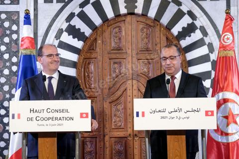 3 juin 2021 : Signateure contrats et déclaration presse lors de la rencontre entre Hichem Mechichi, chef du gouvernement tunisien et Jean CASTEX, Premier ministre, dans le cadre de sa visite à Tunis à l’occasion du 3ème Haut Conseil de Coopération franco-tunisien, accompagné de M. Jean-Yves LE DRIAN, ministre de l'Europe et des Affaires étrangères, de Mme Frédérique VIDAL, ministre de l'Enseignement supérieur, de la Recherche et de l'Innovation, de M. Jean-Baptiste DJEBBARI, ministre délégué auprès de la ministre de la Transition écologique, chargé des Transports, de M. Alain GRISET, ministre délégué auprès du ministre de l’Économie, des Finances et de la Relance, chargé des Petites et Moyennes Entreprises. POOL