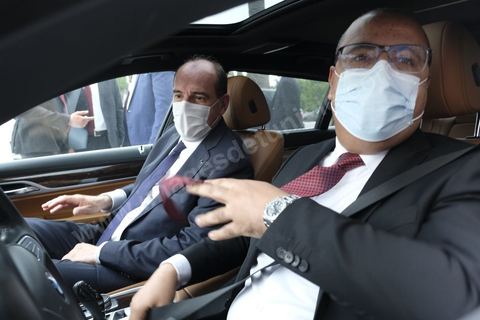 3 juin 2021 : Le chef du gouvernement tunisien Hichem Mechichi reconduit Jean Castex, Premier Minsitre français du musée du Bardo à l'aéroport lors de la visite du Musée du Bardo par Jean CASTEX, Premier ministre, dans le cadre de sa visite à Tunis à l’occasion du 3ème Haut Conseil de Coopération franco-tunisien, accompagné de M. Jean-Yves LE DRIAN, ministre de l'Europe et des Affaires étrangères, de Mme Frédérique VIDAL, ministre de l'Enseignement supérieur, de la Recherche et de l'Innovation, de M. Jean-Baptiste DJEBBARI, ministre délégué auprès de la ministre de la Transition écologique, chargé des Transports, de M. Alain GRISET, ministre délégué auprès du ministre de l’Économie, des Finances et de la Relance, chargé des Petites et Moyennes Entreprises. POOL