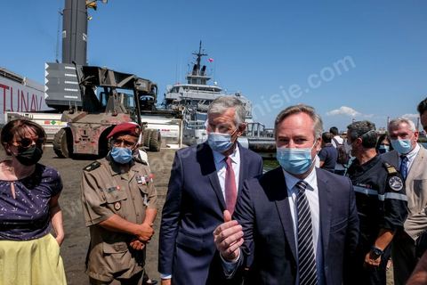 22 juillet 2021 : Le navire militaire La Seine dans le port de Radès en Tunisie dans le cadre du pont aérien et maritime d’oxygène voulu par le Président Emmanuel Macron en solidarité avec la Tunisie. En présence du Secrétaire d’Etat Jean-Baptiste Lemoyne, du Ministre tunisien des Affaires Etrangères,   réception de 60 000 litres d’oxygène à travers 3 conteneurs acheminés par la Marine nationale. Ce sont 3000 patients du Covid-19 qui pourront ainsi être traités.