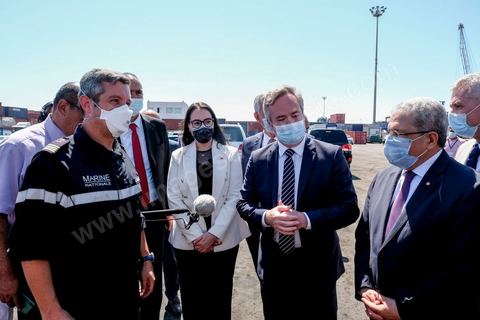 22 juillet 2021 : Le navire militaire La Seine dans le port de Radès en Tunisie dans le cadre du pont aérien et maritime d’oxygène voulu par le Président Emmanuel Macron en solidarité avec la Tunisie. En présence du Secrétaire d’Etat Jean-Baptiste Lemoyne, du Ministre tunisien des Affaires Etrangères,   réception de 60 000 litres d’oxygène à travers 3 conteneurs acheminés par la Marine nationale. Ce sont 3000 patients du Covid-19 qui pourront ainsi être traités.