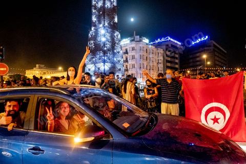 July 25, 2021: Following the broadcast of Kais Saied’s statement, several thousand Tunisians took to the streets to celebrate what appears to be a “constitutional coup” and to welcome the military personnel who had taken up positions at the top of Habib Bourguiba Avenue in Tunis.  President Kaïs Saïed convened an emergency meeting this evening with security and military leaders and senior officials, during which he announced several decisions “in accordance with the Constitution,” the main ones being the suspension of Parliament and all its activities, the dismissal of the head of government, the dissolution of the government, and the President of the Republic will appoint a new head of government and members of the government...
