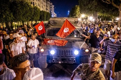July 25, 2021: Following the broadcast of Kais Saied’s statement, several thousand Tunisians took to the streets to celebrate what appears to be a “constitutional coup” and to welcome the military personnel who had taken up positions at the top of Habib Bourguiba Avenue in Tunis.  President Kaïs Saïed convened an emergency meeting this evening with security and military leaders and senior officials, during which he announced several decisions “in accordance with the Constitution,” the main ones being the suspension of Parliament and all its activities, the dismissal of the head of government, the dissolution of the government, and the President of the Republic will appoint a new head of government and members of the government...